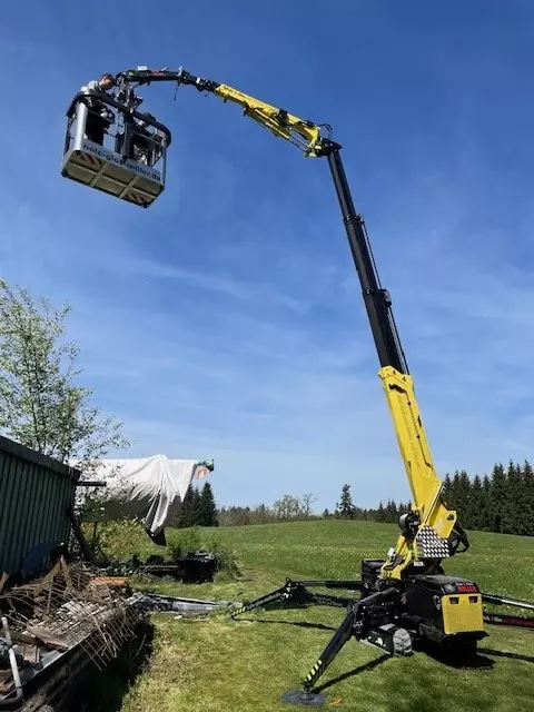 Dachsanierung mit unserem Kran, Holz Glas Miller in Sigmarszell am Bodensee