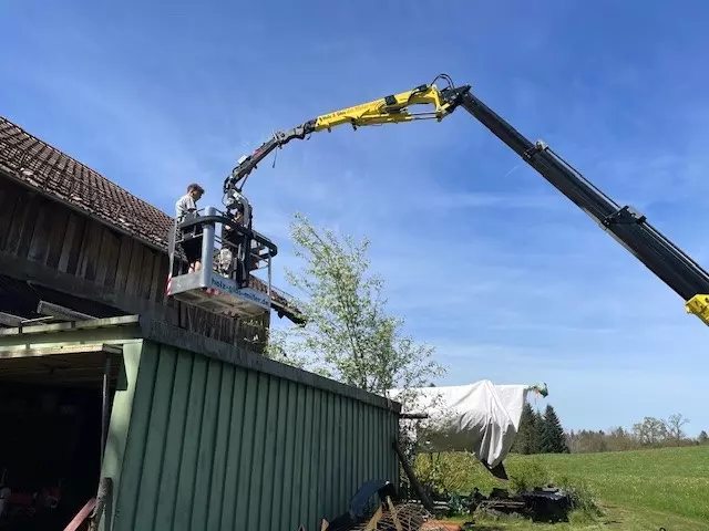 Dachsanierung, Holzwand, Sitzbank aus Holz, Holz Glas Miller in Sigmarszell