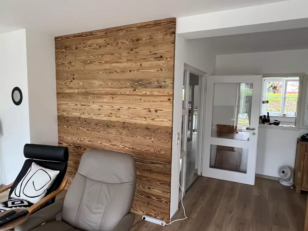 Dachsanierung, Holzwand, Sitzbank aus Holz, Holz Glas Miller in Sigmarszell