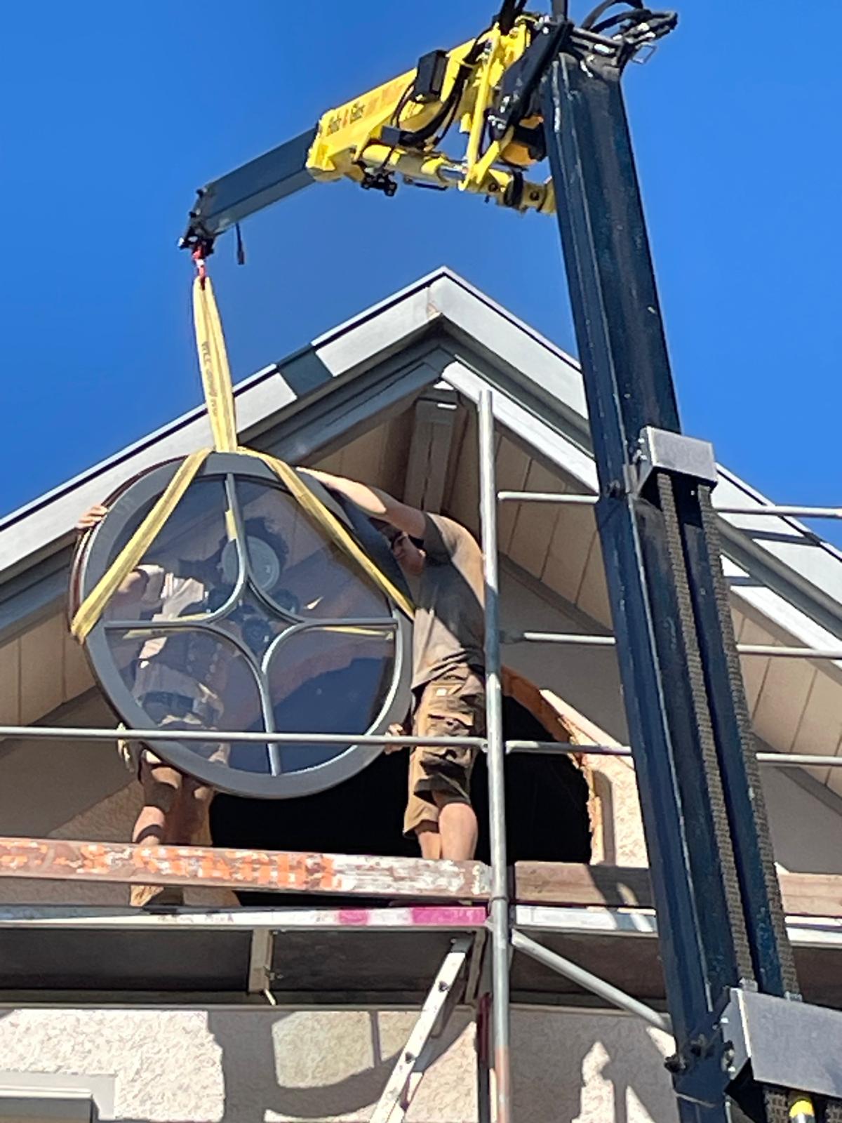 Holz Glas Miller, Fenstersanierung, Glastausch, Sonderverglasung, Fenster, Türen, Kran